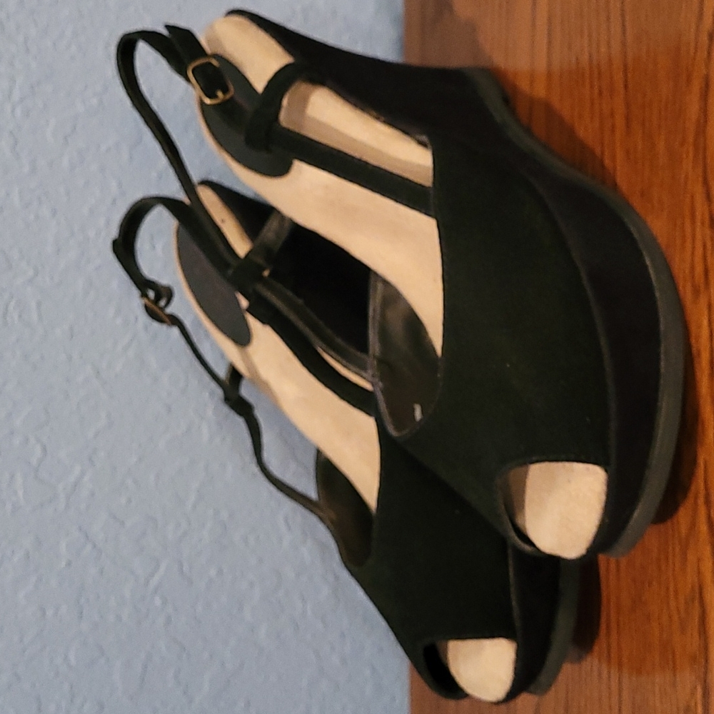 Dunes Elysia Leather / Suede 4 1/2" black heels Like New 8.5 M